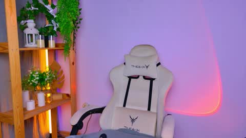 Snapshot of celine_dionn chatting on 02-21-26, 04:13 Celine online show from 02-21-26, 04:13