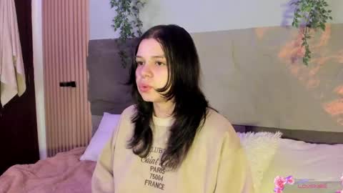 Hello guys my name is Sofi and Lizzie and  Vanessa online show from 04-28-26, 04:06