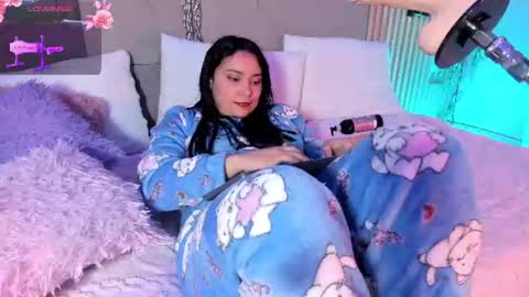 Snapshot of centaurigirls chatting on 07-25-26, 09:07 Hello guys my name is Sofi and Lizzie and Vanessa online show from 07-25-26, 09:07