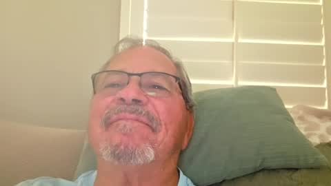 Snapshot of centerfielder chatting on 07-01-26, 04:29 centerfielder online show from 07-01-26, 04:29