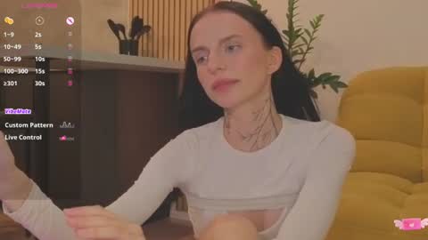 Snapshot of ceserisisi chatting on 07-17-26, 11:20 Livia online show from 07-17-26, 11:20