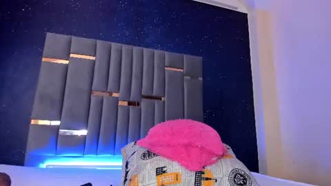 Snapshot of chaannelqueen chatting on 07-25-26, 03:59 Channel online show from 07-25-26, 03:59