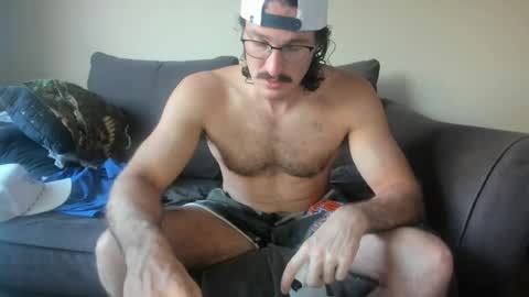 Snapshot of chadpowerz chatting on 06-13-26, 01:36 Lydong online show from 06-13-26, 01:36