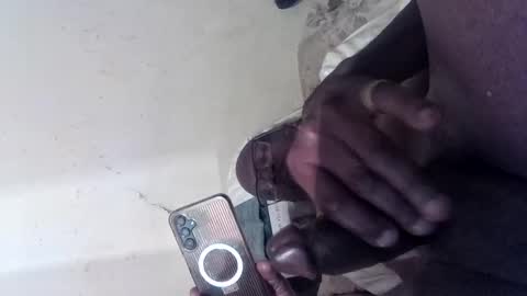 Snapshot of chalet49 chatting on 10-21-25, 01:01 chalet49 online show from 10-21-25, 01:01