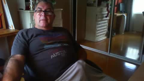 Snapshot of chalkstall chatting on 09-12-25, 05:18 Chalky online show from 09-12-25, 05:18