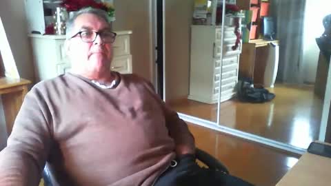 Snapshot of chalkstall chatting on 09-15-25, 07:41 Chalky online show from 09-15-25, 07:41