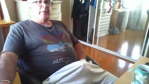 Snapshot of chalkstall chatting on 09-24-25, 05:33 Chalky online show from 09-24-25, 05:33