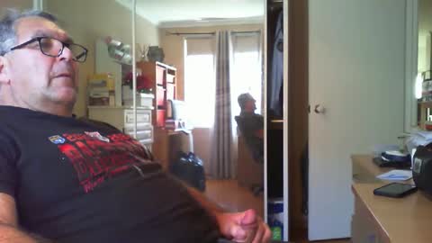 Snapshot of chalkstall chatting on 11-16-25, 02:50 Chalky online show from 11-16-25, 02:50