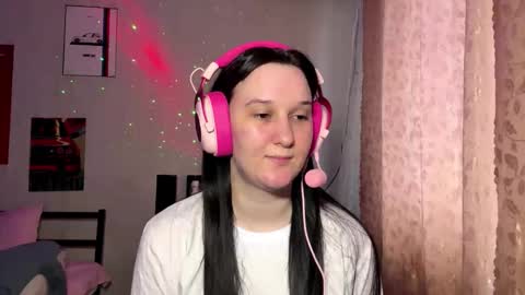 Snapshot of chandamickens chatting on 03-16-26, 05:55 Emily online show from 03-16-26, 05:55