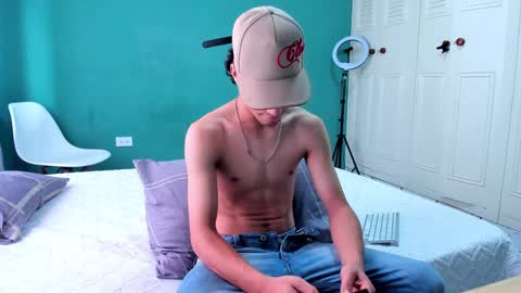 Snapshot of chandler_kenji chatting on 01-04-25, 03:39 Kenji online show from 01-04-25, 03:39