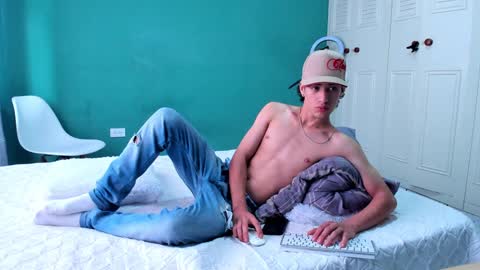 Snapshot of chandler_kenji chatting on 01-04-25, 06:40 Kenji online show from 01-04-25, 06:40