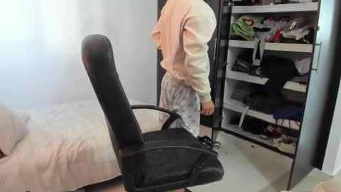 Snapshot of chandler_kenji chatting on 09-09-25, 11:54 Kenji online show from 09-09-25, 11:54