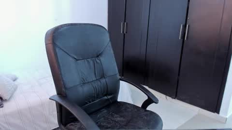 Snapshot of chandler_kenji chatting on 09-11-25, 12:16 Kenji online show from 09-11-25, 12:16