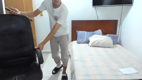 Snapshot of chandler_kenji chatting on 11-26-25, 01:17 Kenji online show from 11-26-25, 01:17