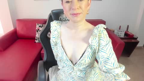 Snapshot of chanel_gold chatting on 12-09-24, 01:45 online show from 12-09-24, 01:45