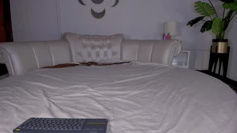 Snapshot of chanellmoon chatting on 07-28-26, 07:39 Chanell online show from 07-28-26, 07:39