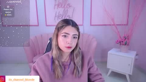 Snapshot of channel_blonde_a chatting on 12-30-24, 04:51 channel_blonde_a online show from 12-30-24, 04:51