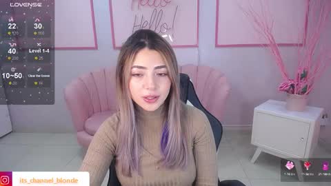 Snapshot of channel_blonde_a chatting on 01-04-25, 04:32 channel_blonde_a online show from 01-04-25, 04:32