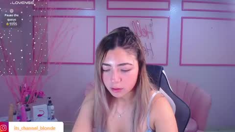 Snapshot of channel_blonde_a chatting on 01-11-25, 07:49 channel_blonde_a online show from 01-11-25, 07:49