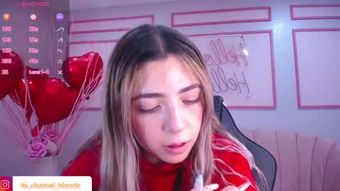 Snapshot of channel_blonde_a chatting on 02-06-25, 10:43 channel_blonde_a online show from 02-06-25, 10:43