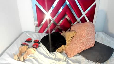 Chanell online show from 02-26-25, 01:43