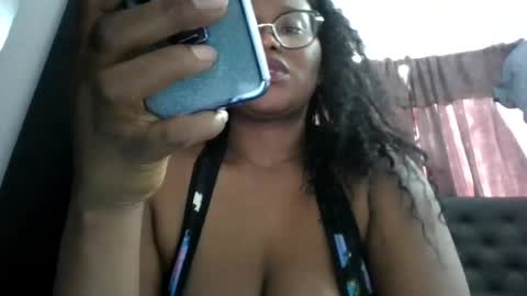 Snapshot of chantal99 chatting on 05-10-26, 08:14 chantal99 online show from 05-10-26, 08:14