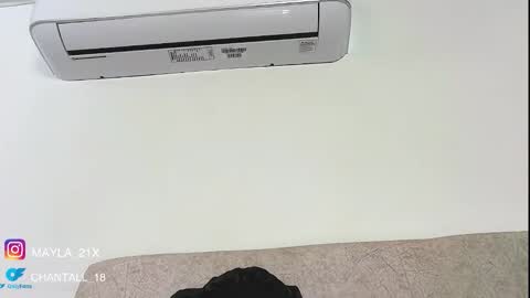 Snapshot of chantall_18 chatting on 01-07-26, 07:05 Hi Im Chantall. online show from 01-07-26, 07:05