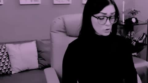 The Queen online show from 10-30-25, 12:01