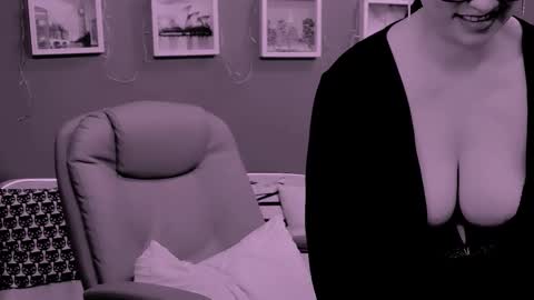 The Queen online show from 03-08-26, 02:04