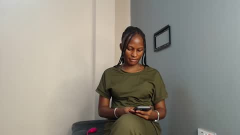 Snapshot of chantelsamz2 chatting on 11-10-25, 06:23 Chantel online show from 11-10-25, 06:23