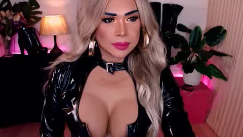 charismatic_apple online show from 01-14-26, 05:40