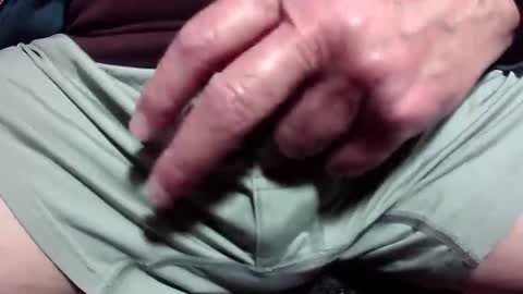 Snapshot of charles1025 chatting on 11-28-25, 06:32 Chuck online show from 11-28-25, 06:32