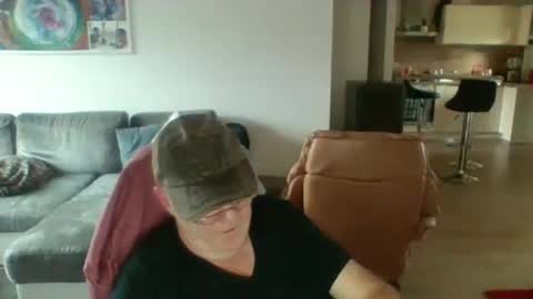 charles6064 online show from 01-12-25, 01:58