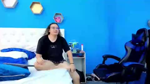 Charles y Elara online show from 12-27-24, 06:14