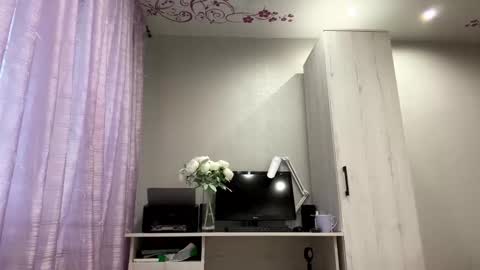 Snapshot of charlieluersen chatting on 12-22-25, 10:56 Freya online show from 12-22-25, 10:56