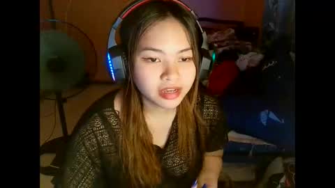 Snapshot of charlincadorna125 chatting on 12-20-25, 12:45 Sweetieeche online show from 12-20-25, 12:45