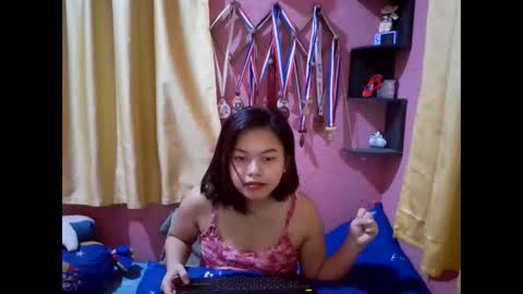 Snapshot of charlincadorna125 chatting on 04-10-26, 06:56 Sweetieeche online show from 04-10-26, 06:56