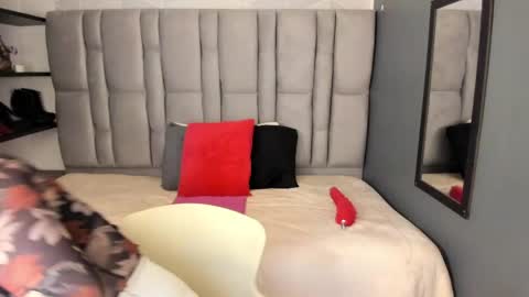 Charlot milf online show from 04-15-26, 11:28