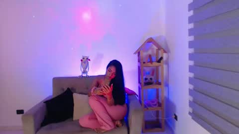 Snapshot of charlott_hotx chatting on 10-07-25, 09:45 charlott online show from 10-07-25, 09:45