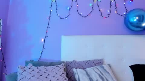 Snapshot of charlotte1117 chatting on 12-18-25, 03:40 Char 3 online show from 12-18-25, 03:40