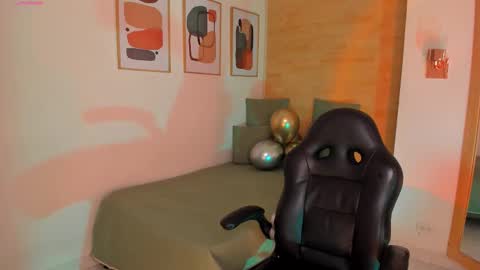 Snapshot of charlotte__grey chatting on 12-15-25, 01:37 charlotte grey online show from 12-15-25, 01:37