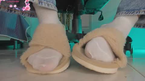 Snapshot of charlotte__grey chatting on 02-07-26, 08:12 charlotte grey online show from 02-07-26, 08:12