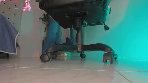 Snapshot of charlotte__grey chatting on 02-19-26, 09:33 charlotte grey online show from 02-19-26, 09:33