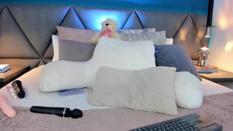 Snapshot of charlotte_copper chatting on 02-12-25, 03:38 Charlotte online show from 02-12-25, 03:38