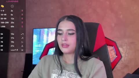 Snapshot of charlotte_greys chatting on 01-29-25, 01:37 Charlotte  online show from 01-29-25, 01:37