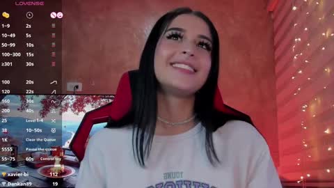 Snapshot of charlotte_greys chatting on 02-18-25, 01:32 Charlotte  online show from 02-18-25, 01:32