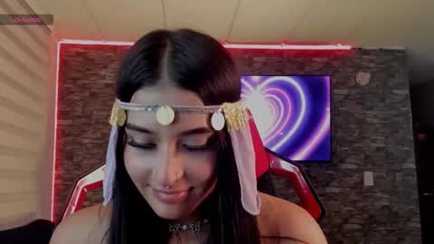 Snapshot of charlotte_greys chatting on 12-18-25, 11:33 Charlotte online show from 12-18-25, 11:33