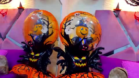 Charlotte Icee online show from 10-18-25, 05:14