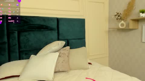 Snapshot of charlotte_mayers chatting on 02-08-25, 11:22 Charlotte Mayers online show from 02-08-25, 11:22