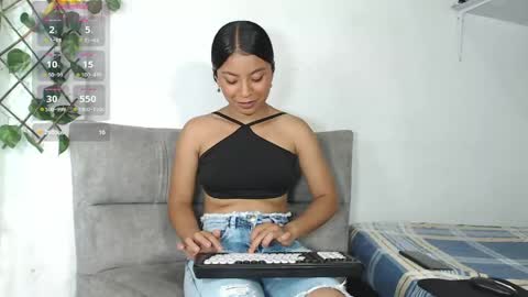 Snapshot of charlotte_vickie chatting on 06-01-26, 12:51 Charlotte online show from 06-01-26, 12:51